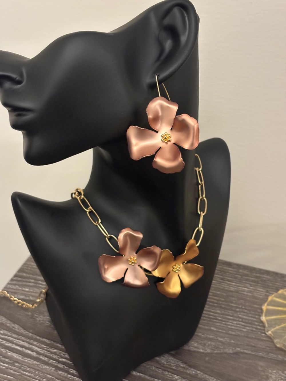 zenzii Chroma Petals 18k Plated Chain Collar Necklace and Threader Earrings Set